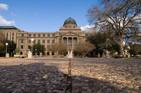 640px-AcademicBuilding-TAMU