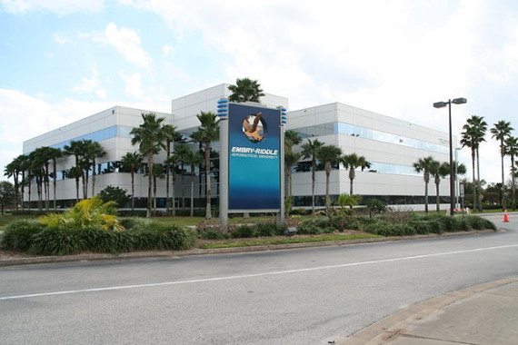 640px-Embry-Riddle-Entrance