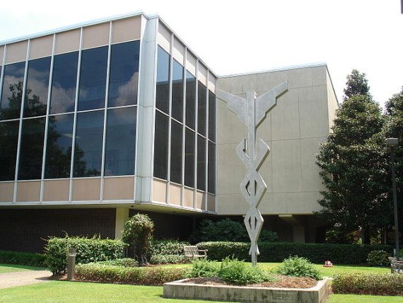 640px-Medical_Crest_on_Georgia_Regents_University_Health_Sciences_campus